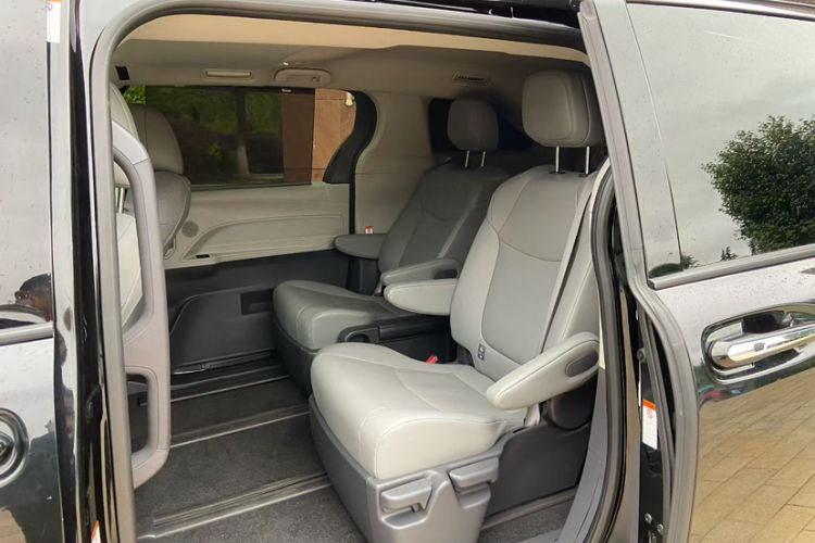 Used Toyota Granvia 2024 2.5L Hybrid Comfort Edition Interior 3
