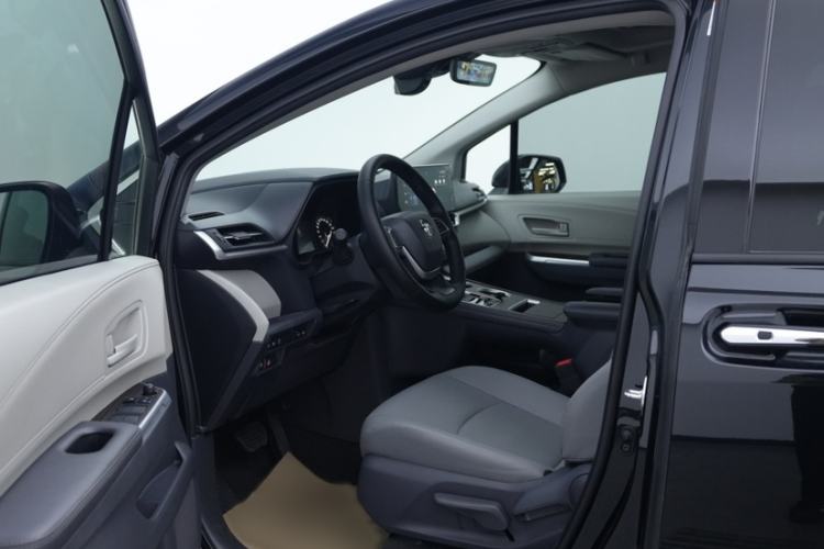 Used Toyota Granvia 2024 2.5L Hybrid Comfort Edition Interior 3