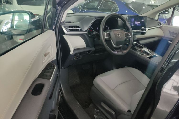 Used Toyota Granvia 2024 2.5L Hybrid Comfort Edition Interior 3
