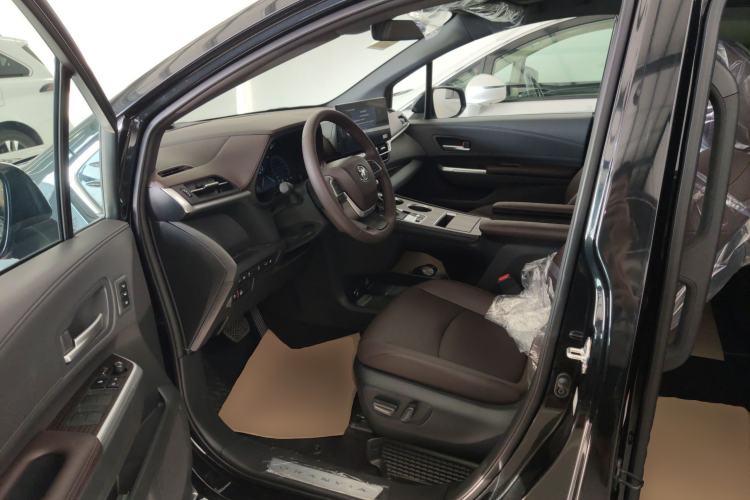 Used Toyota Granvia 2024 2.5L Hybrid Prestige PLUS Four-Wheel Drive Version Interior 3