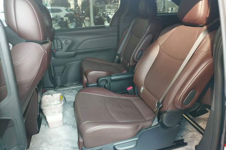 Used Toyota Granvia 2024 2.5L Hybrid Prestige PLUS Four-Wheel Drive Version Interior 4
