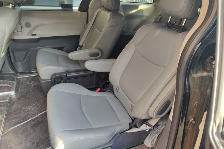 Used Toyota Granvia 2024 2.5L Hybrid Comfort Edition Interior 4