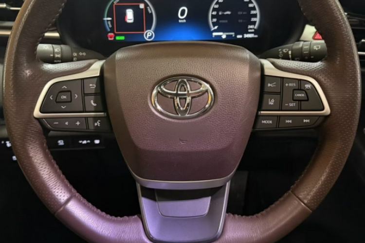 Used Toyota Granvia 2024 2.5L Hybrid Prestige PLUS Four-Wheel Drive Version Interior 4