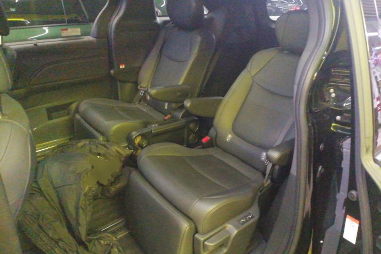 Used Toyota Granvia 2024 2.5L Hybrid Prestige PLUS Four-Wheel Drive Version Interior 4