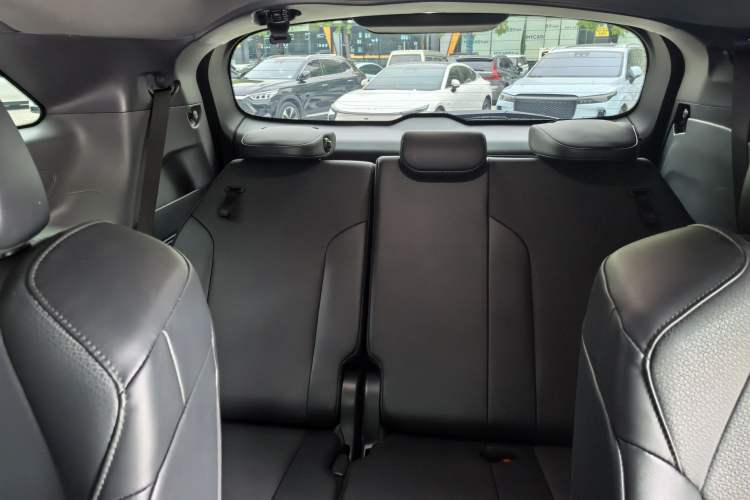 Used Toyota Granvia 2024 2.5L Hybrid Luxury Edition Interior 4