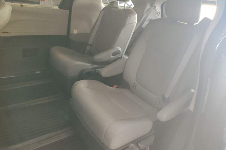 Used Toyota Granvia 2024 2.5L Hybrid Comfort Edition Interior 4