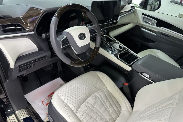 Used Toyota Granvia 2024 2.5L Hybrid Comfort Edition Interior 5