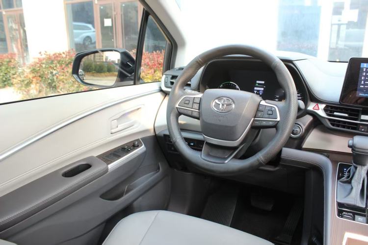 Used Toyota Granvia 2024 2.5L Hybrid Comfort Edition Interior 5
