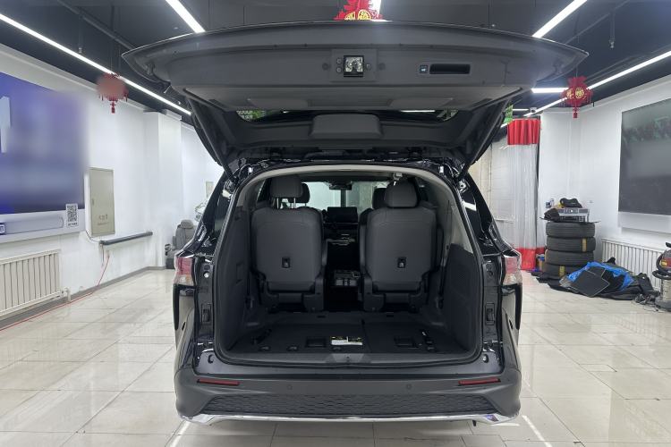 Used Toyota Granvia 2024 2.5L Hybrid Comfort Edition Interior 5