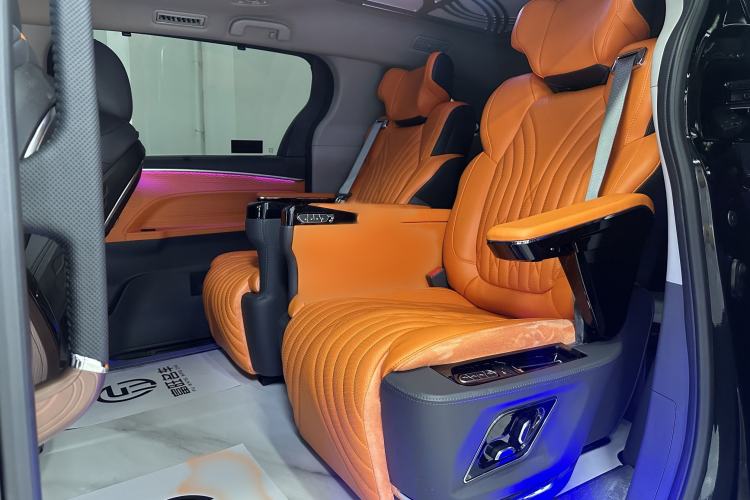 Used Toyota Granvia 2024 2.5L Hybrid Comfort Edition Interior 5