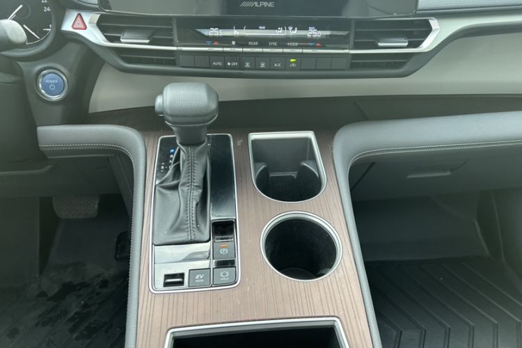 Used Toyota Granvia 2024 2.5L Hybrid Comfort Edition Interior 6