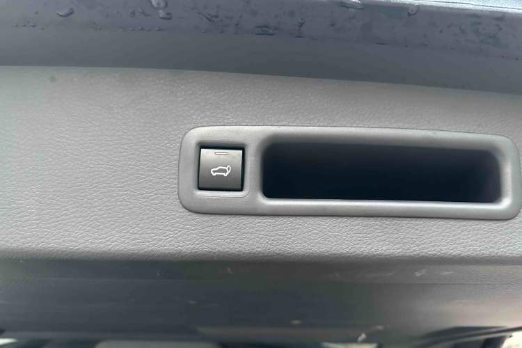 Used Toyota Granvia 2024 2.5L Hybrid Comfort Edition Interior 6