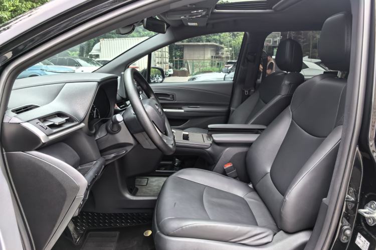 Used Toyota Granvia 2024 2.5L Hybrid Luxury Edition Interior 6