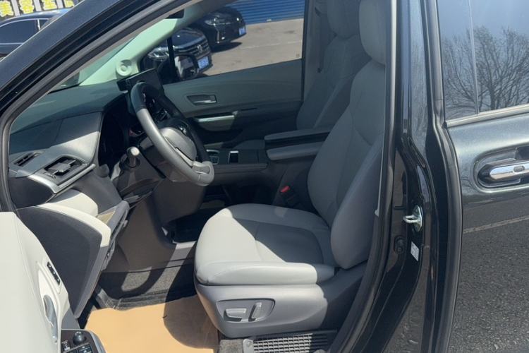 Used Toyota Granvia 2024 2.5L Hybrid Prestige PLUS Edition Interior 6