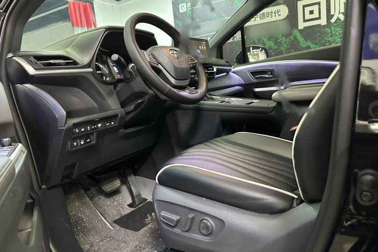 Used Toyota Granvia 2024 2.5L Hybrid Luxury Edition Interior 6