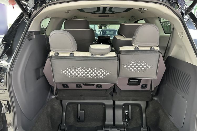 Used Toyota Granvia 2024 2.5L Hybrid Comfort Edition Interior 7