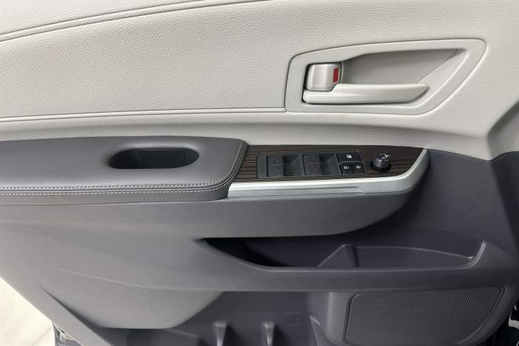 Used Toyota Granvia 2024 2.5L Hybrid Comfort Edition Interior 7