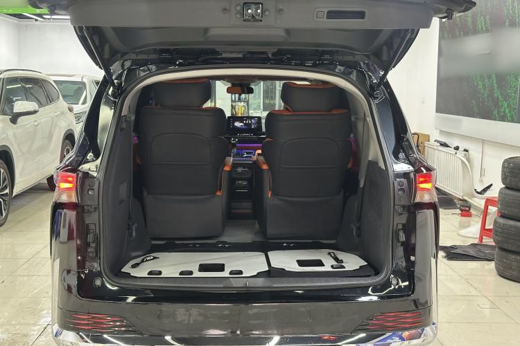 Used Toyota Granvia 2024 2.5L Hybrid Comfort Edition Interior 7