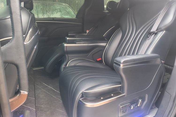 Used Toyota Granvia 2024 2.5L Hybrid Luxury Edition Interior 7