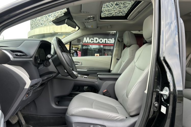 Used Toyota Granvia 2024 2.5L Hybrid Comfort Edition Interior 8