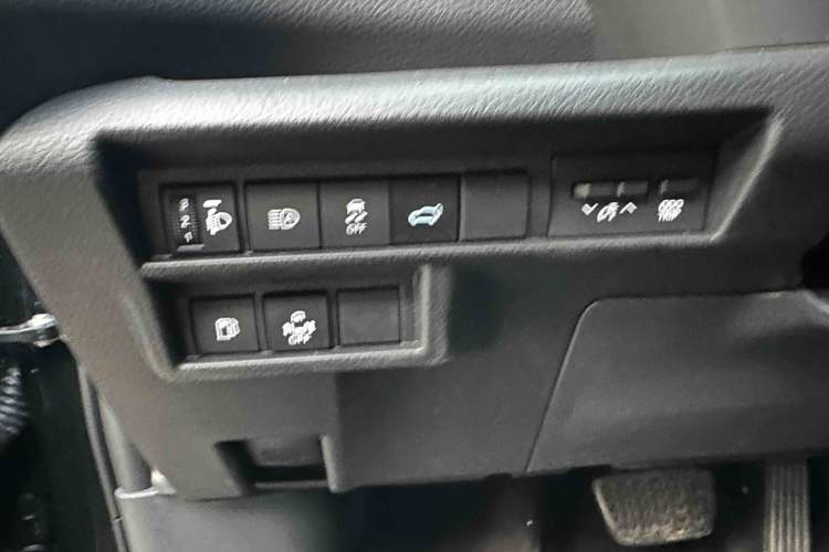 Used Toyota Granvia 2024 2.5L Hybrid Comfort Edition Interior 8