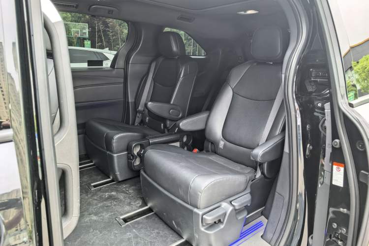 Used Toyota Granvia 2024 2.5L Hybrid Luxury Edition Interior 8