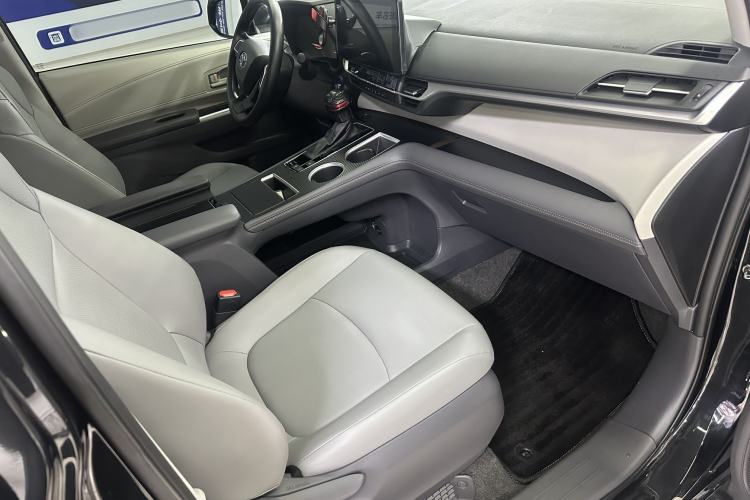 Used Toyota Granvia 2024 2.5L Hybrid Comfort Edition Interior 8