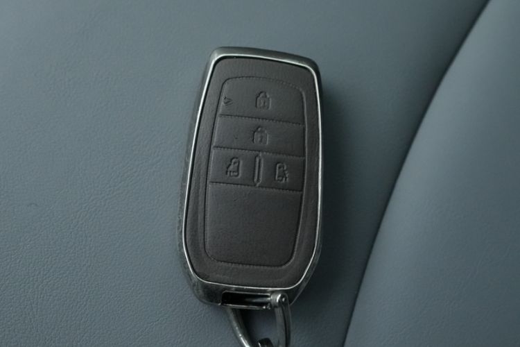 Used Toyota Granvia 2024 2.5L Hybrid Comfort Edition Interior 8