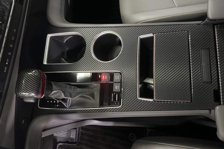 Used Toyota Granvia 2024 2.5L Hybrid Comfort Edition Interior 9