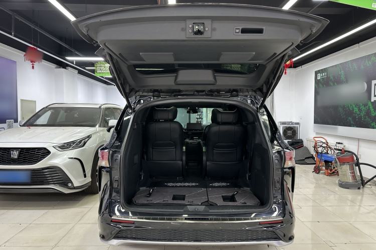 Used Toyota Granvia 2024 2.5L Hybrid Luxury Edition Interior 9