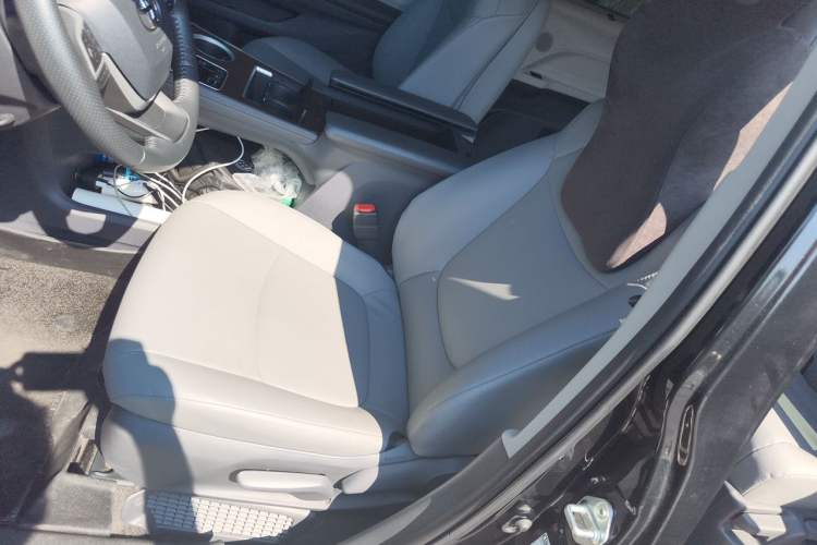 Used Toyota Granvia 2024 2.5L Hybrid Comfort Edition Left Front Seat