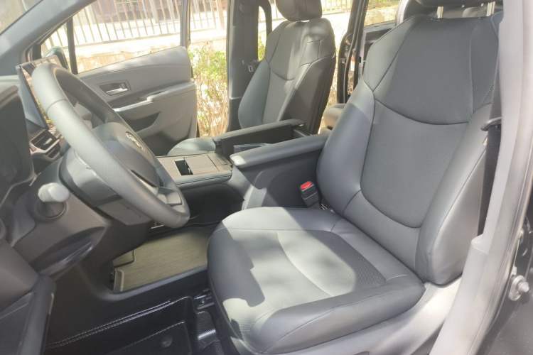 Used Toyota Granvia 2024 2.5L Hybrid Prestige PLUS Four-Wheel Drive Version Left Front Seat
