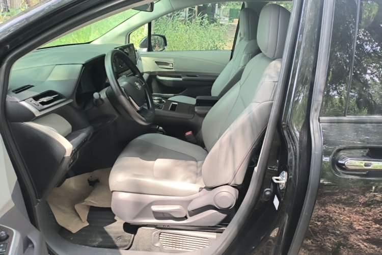 Used Toyota Granvia 2024 2.5L Hybrid Comfort Edition Left Front Seat