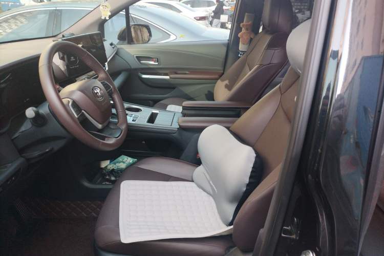 Used Toyota Granvia 2024 2.5L Hybrid Prestige PLUS Four-Wheel Drive Version Left Front Seat