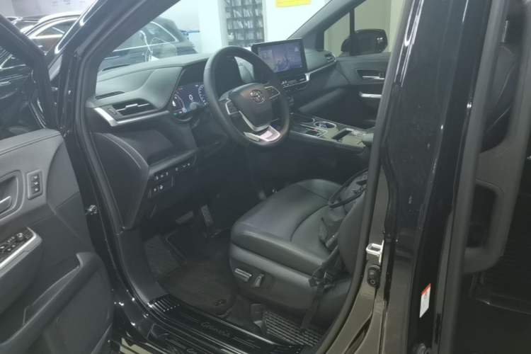 Used Toyota Granvia 2024 2.5L Hybrid Prestige PLUS Edition Left Front Seat