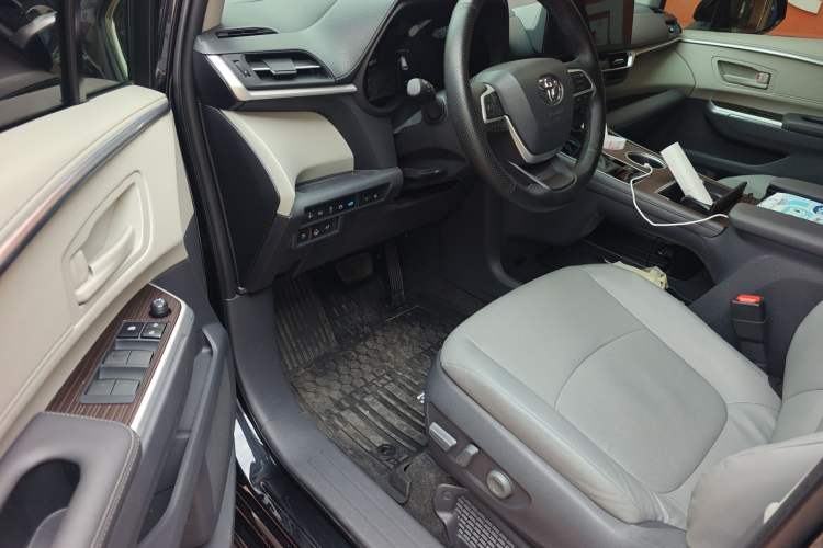 Used Toyota Granvia 2024 2.5L Hybrid Comfort Edition Left Front Seat