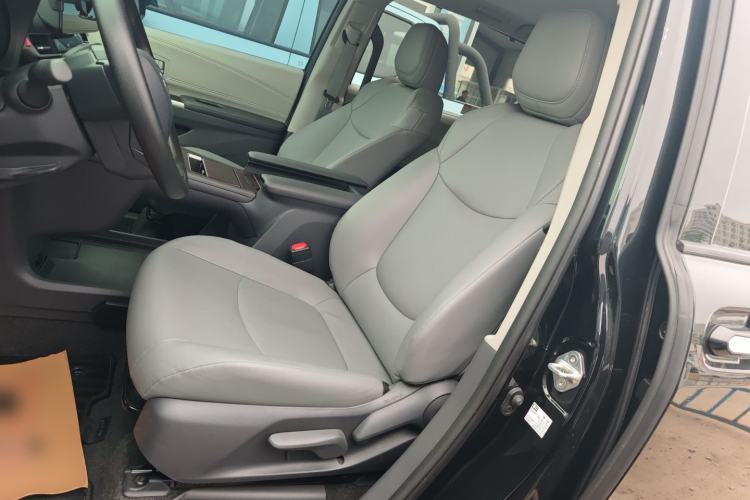 Used Toyota Granvia 2024 2.5L Hybrid Comfort Edition Left Front Seat