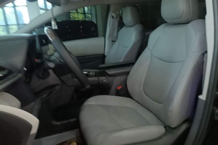 Used Toyota Granvia 2024 2.5L Hybrid Comfort Edition Left Front Seat