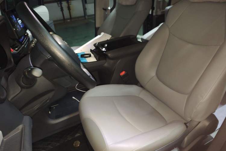 Used Toyota Granvia 2024 2.5L Hybrid Comfort Edition Left Front Seat