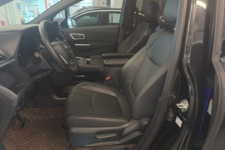 Used Toyota Granvia 2024 2.5L Hybrid Luxury Edition Left Front Seat