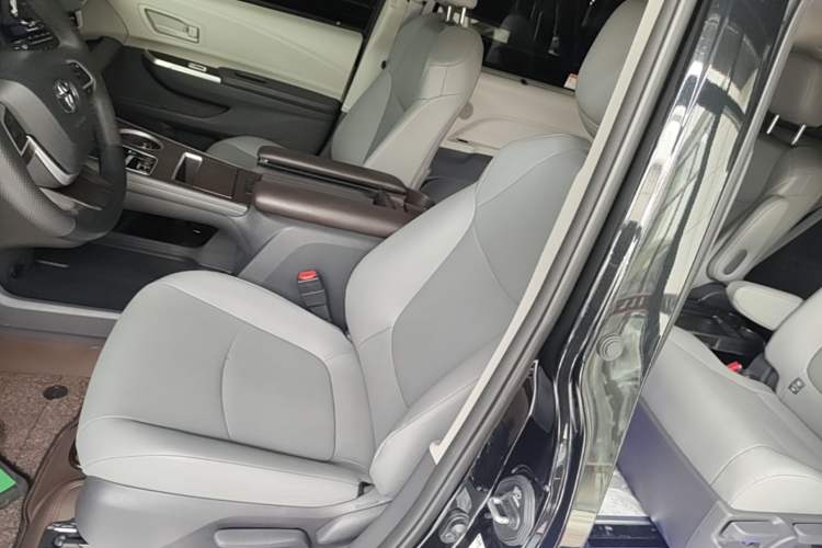 Used Toyota Granvia 2024 2.5L Hybrid Comfort Edition Left Front Seat