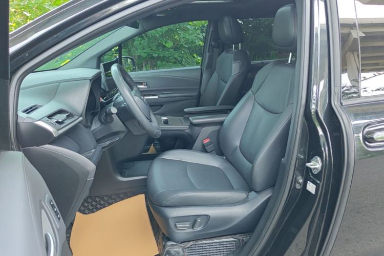 Used Toyota Granvia 2024 2.5L Hybrid Prestige PLUS Edition Left Front Seat