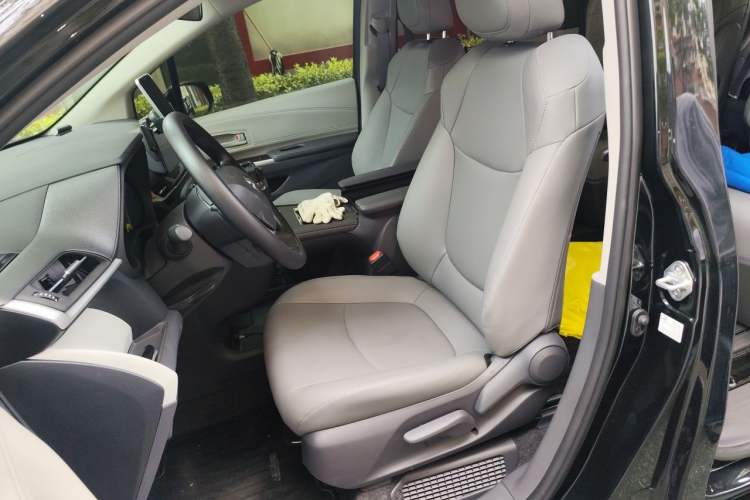 Used Toyota Granvia 2024 2.5L Hybrid Comfort Edition Left Front Seat