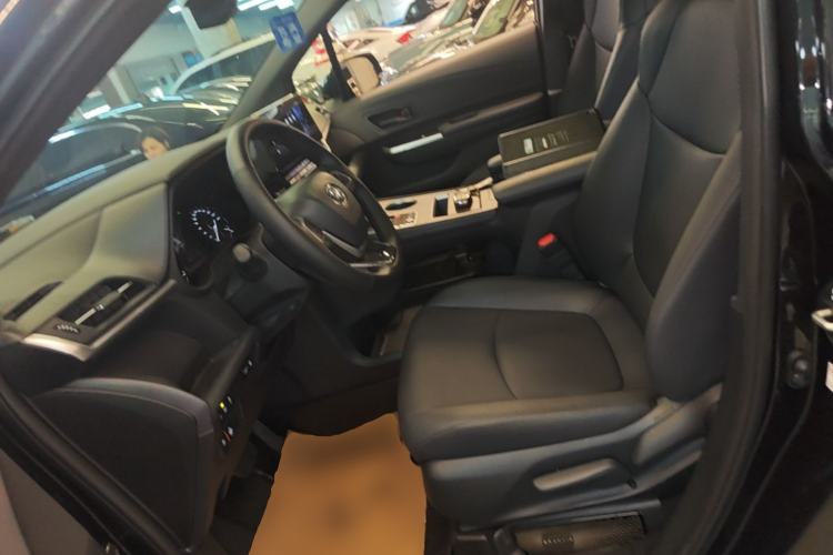 Used Toyota Granvia 2024 2.5L Hybrid Luxury Edition Left Front Seat