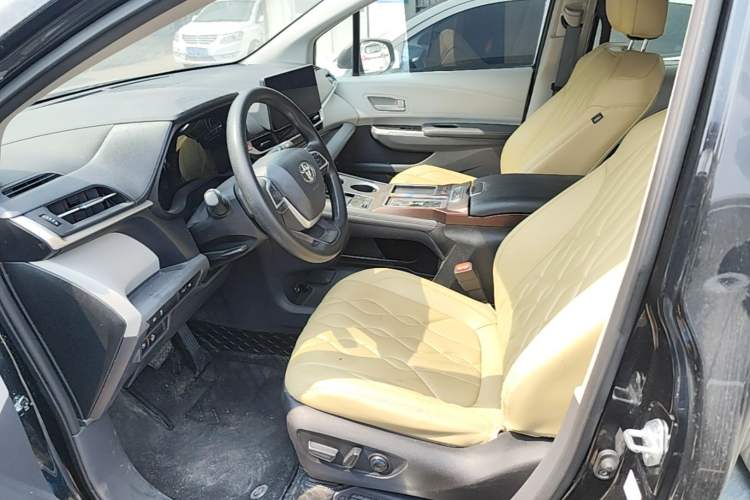 Used Toyota Granvia 2024 2.5L Hybrid Comfort Edition Left Front Seat