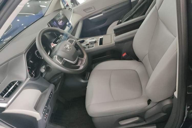 Used Toyota Granvia 2024 2.5L Hybrid Comfort Edition Left Front Seat