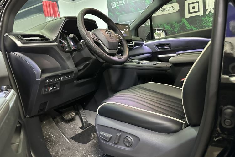Used Toyota Granvia 2024 2.5L Hybrid Luxury Edition Left Front Seat