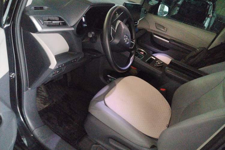 Used Toyota Granvia 2024 2.5L Hybrid Comfort Edition Left Front Seat