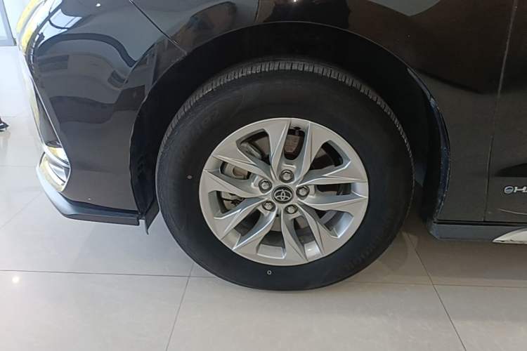 Used Toyota Granvia 2024 2.5L Hybrid Comfort Edition Left Front Wheel Hub