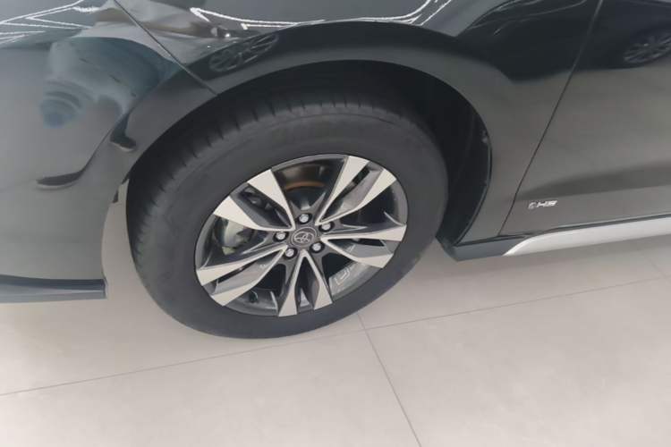 Used Toyota Granvia 2024 2.5L Hybrid Luxury Edition Left Front Wheel Hub